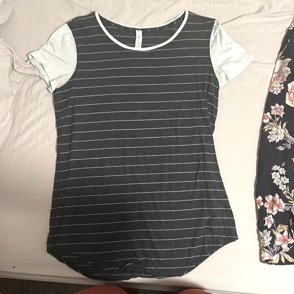 Lululemon relaxed tee - Picture 1 of 3